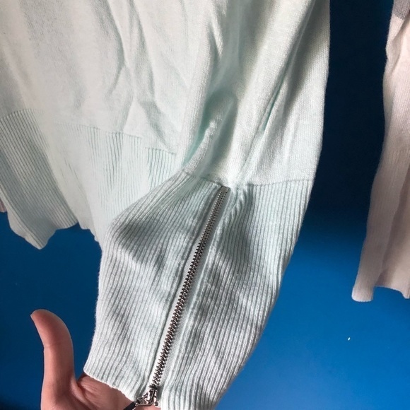 Calvin Klein Mint Striped Shirt with Color Block Sleeves & Side Zipper – Size S - Picture 4 of 6